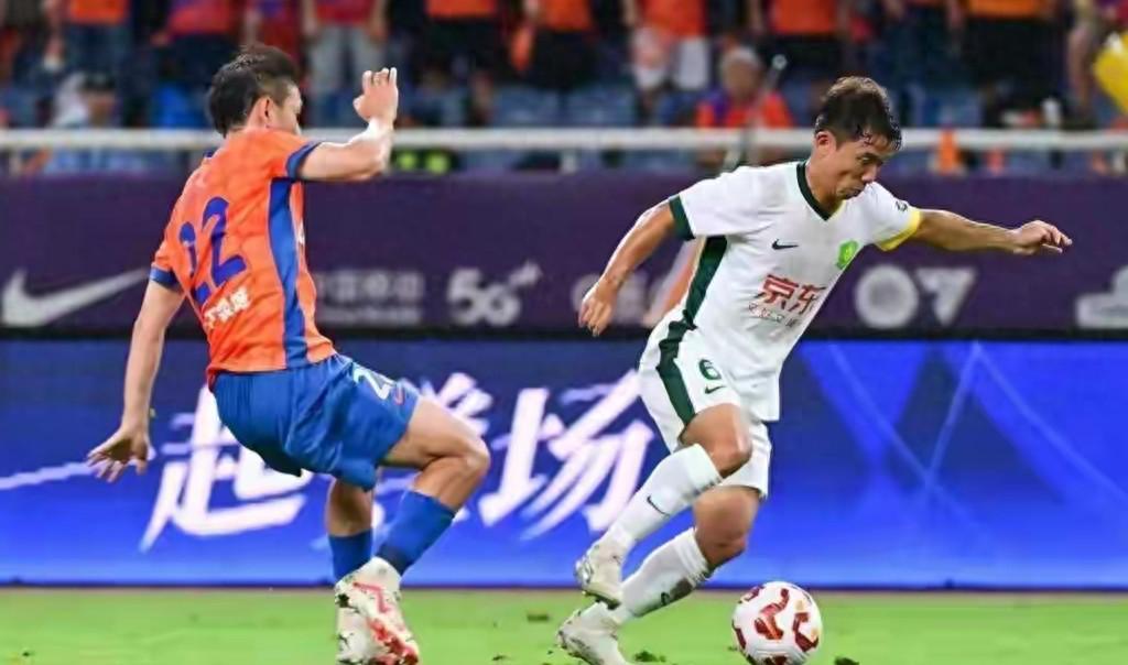 开云体育平台-抢疯了！京鲁大战票价涨到1300仍一票难求，球迷期待再现6球大胜